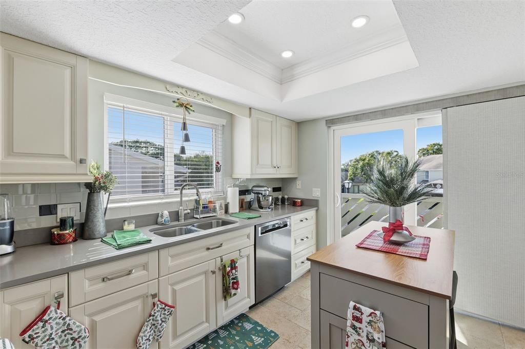 待售: $175,000 (2 贝兹, 2 浴室, 1144 平方英尺)