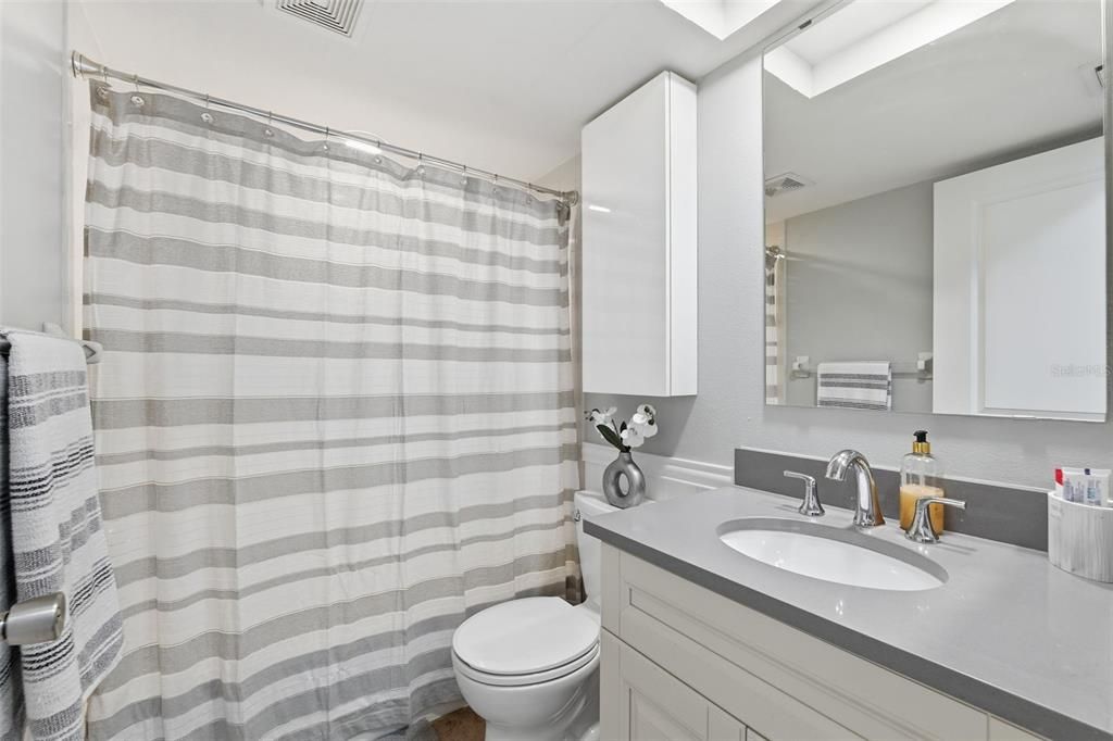 待售: $175,000 (2 贝兹, 2 浴室, 1144 平方英尺)