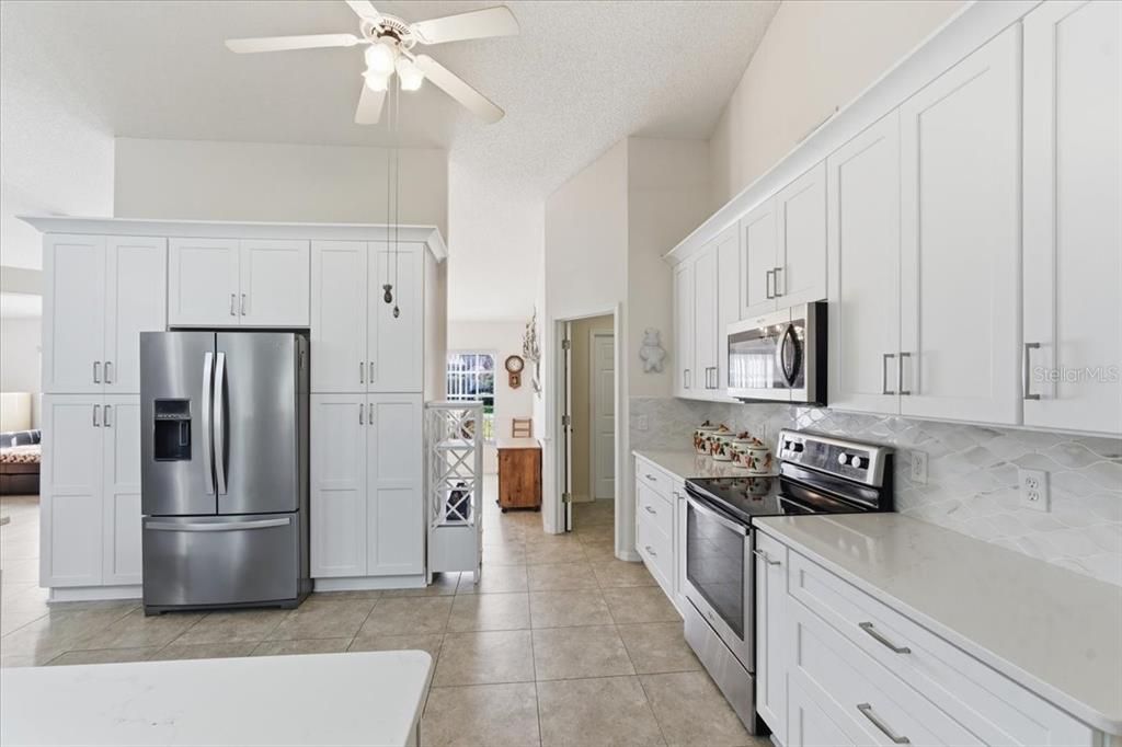 For Sale: $349,999 (4 beds, 2 baths, 2338 Square Feet)