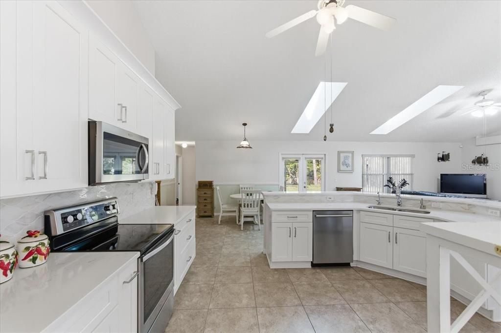 For Sale: $349,999 (4 beds, 2 baths, 2338 Square Feet)