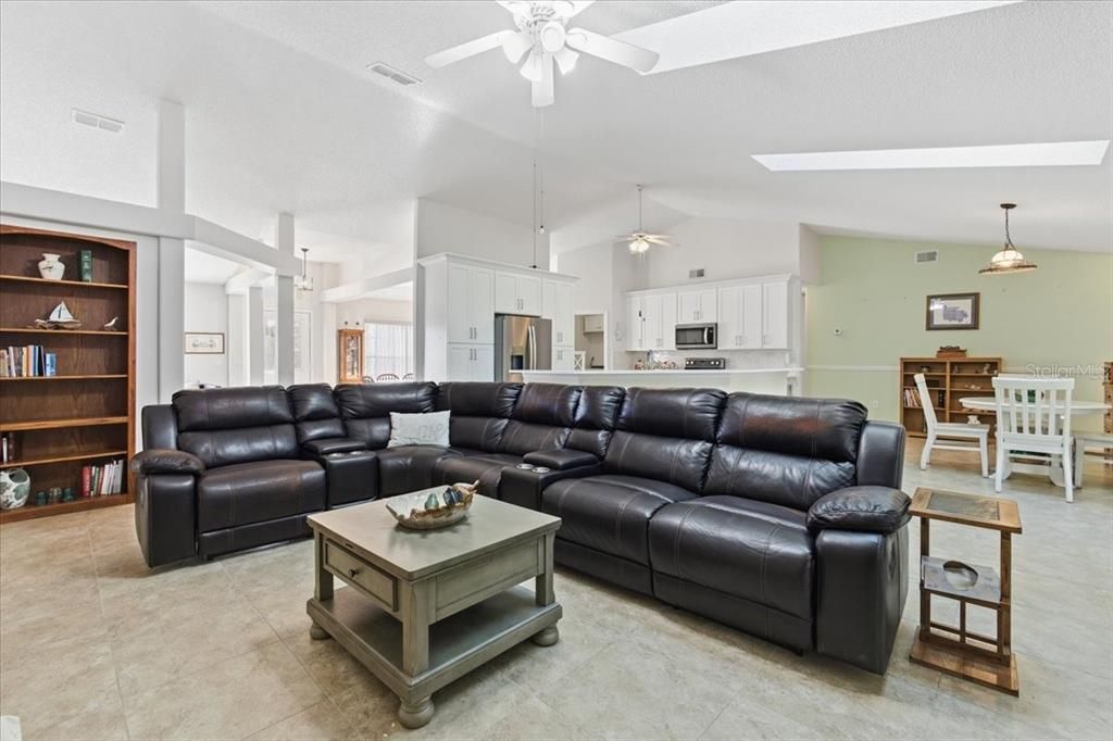 For Sale: $349,999 (4 beds, 2 baths, 2338 Square Feet)