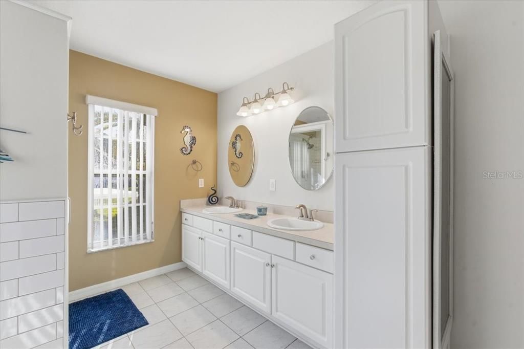 For Sale: $349,999 (4 beds, 2 baths, 2338 Square Feet)