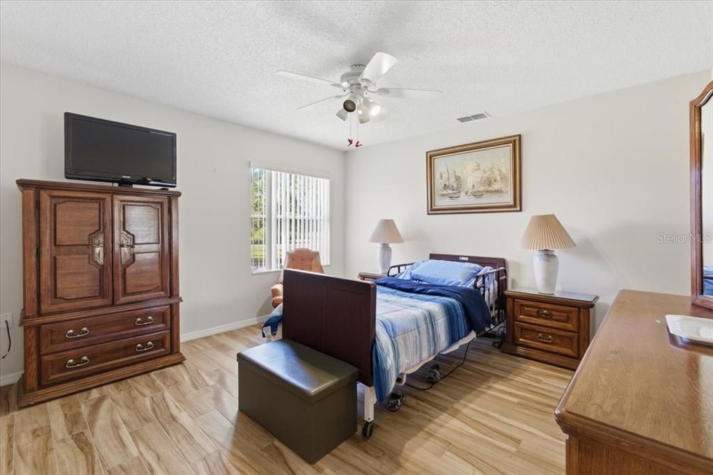 For Sale: $349,999 (4 beds, 2 baths, 2338 Square Feet)