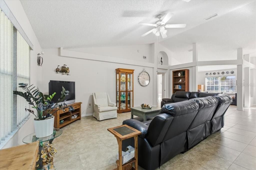 For Sale: $349,999 (4 beds, 2 baths, 2338 Square Feet)