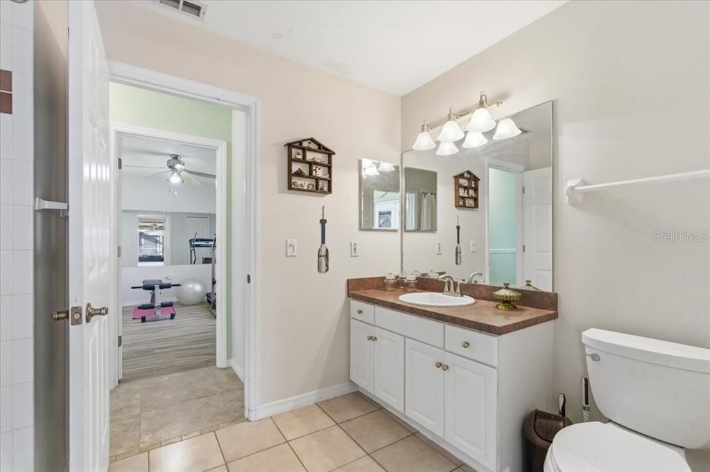 For Sale: $349,999 (4 beds, 2 baths, 2338 Square Feet)