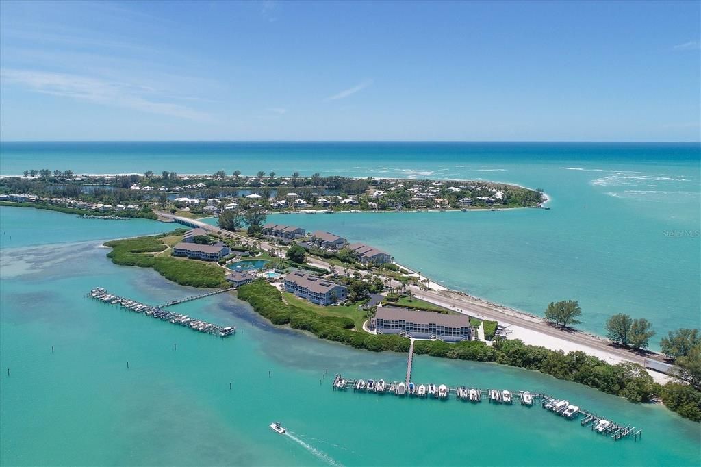 For Sale: $1,495,000 (2 beds, 2 baths, 1417 Square Feet)