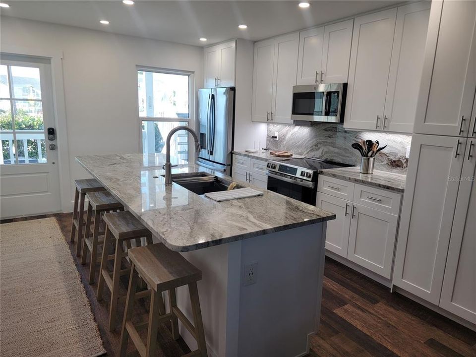 For Sale: $1,495,000 (2 beds, 2 baths, 1417 Square Feet)