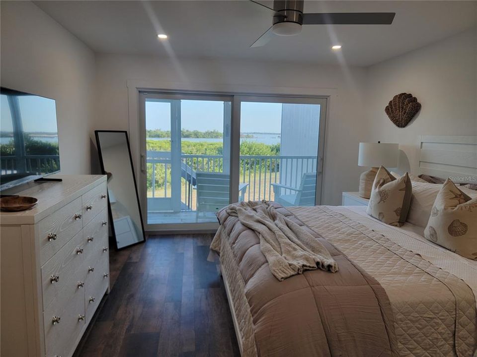 For Sale: $1,495,000 (2 beds, 2 baths, 1417 Square Feet)