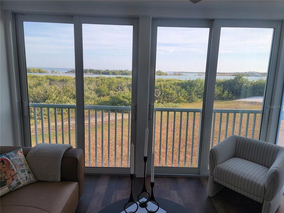 For Sale: $1,495,000 (2 beds, 2 baths, 1417 Square Feet)