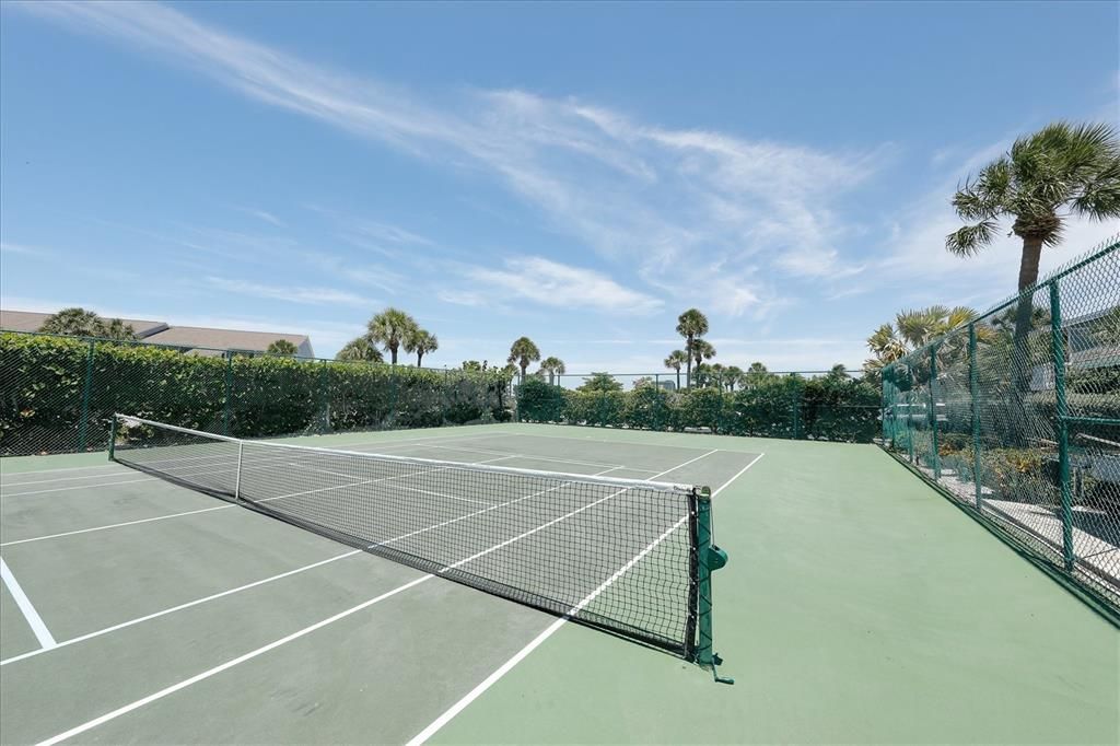 For Sale: $1,495,000 (2 beds, 2 baths, 1417 Square Feet)