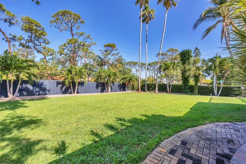 For Sale: $2,295,000 (4 beds, 4 baths, 3502 Square Feet)