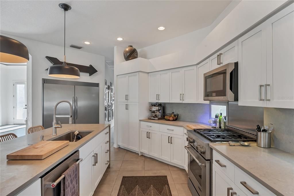 For Sale: $2,295,000 (4 beds, 4 baths, 3502 Square Feet)