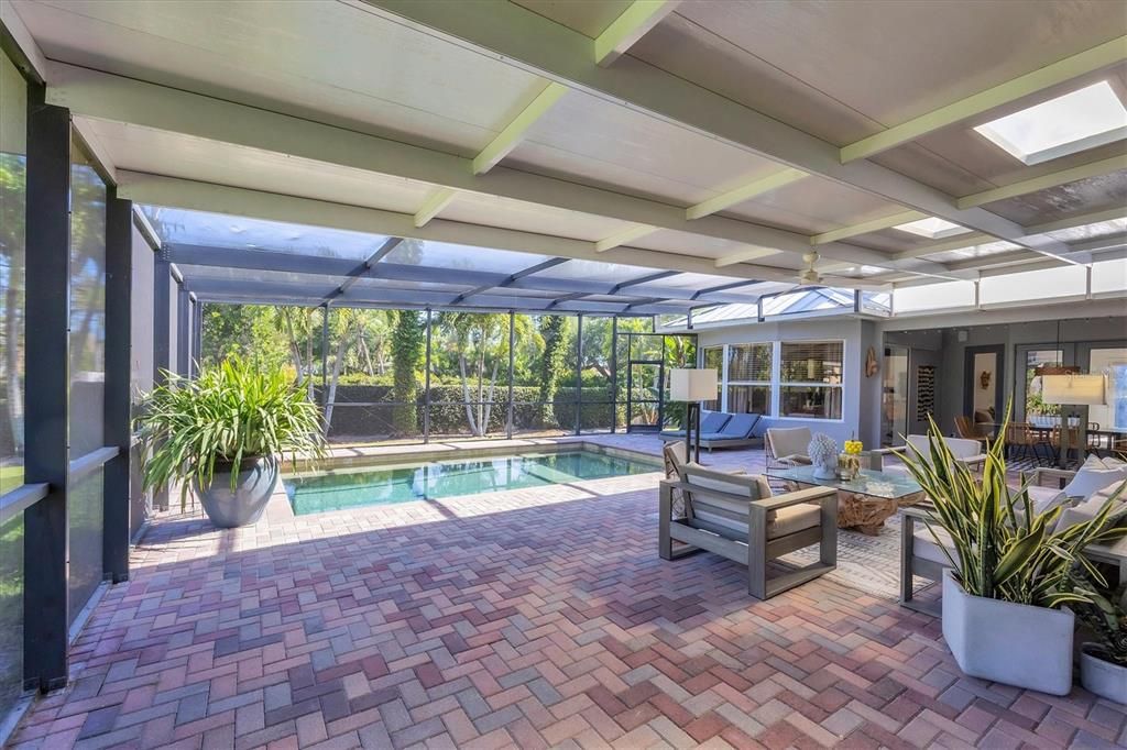 For Sale: $2,295,000 (4 beds, 4 baths, 3502 Square Feet)