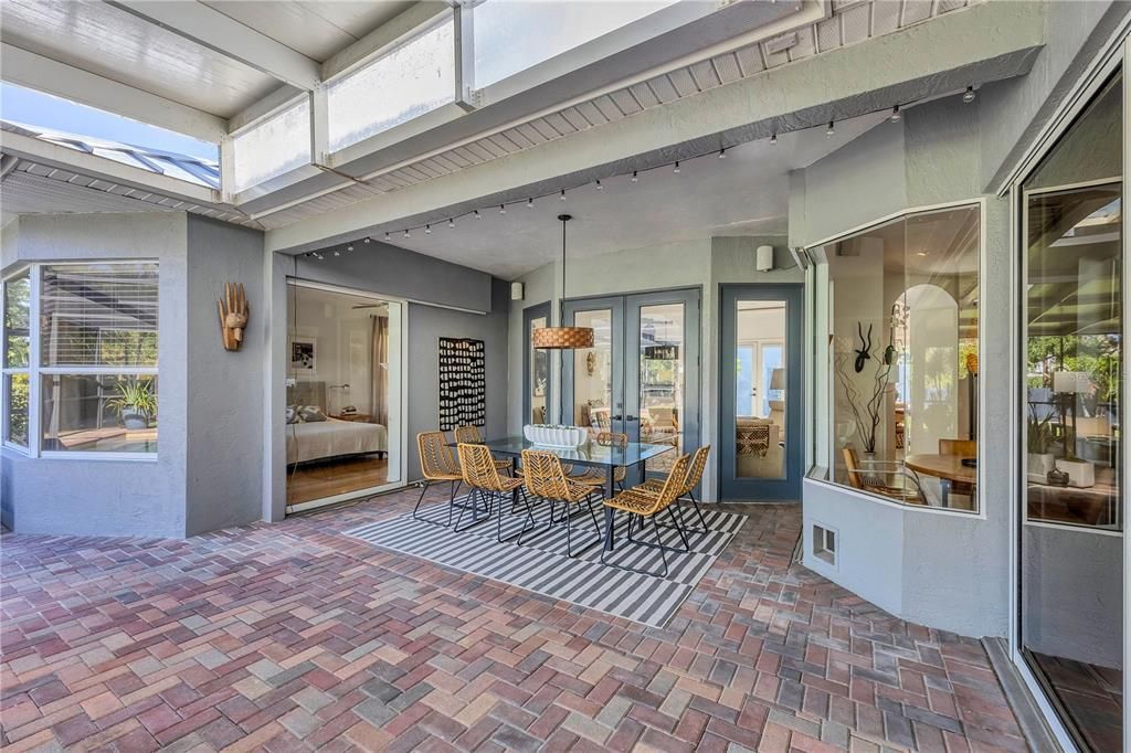 For Sale: $2,295,000 (4 beds, 4 baths, 3502 Square Feet)