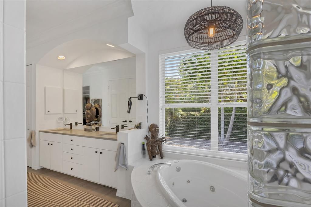 For Sale: $2,295,000 (4 beds, 4 baths, 3502 Square Feet)