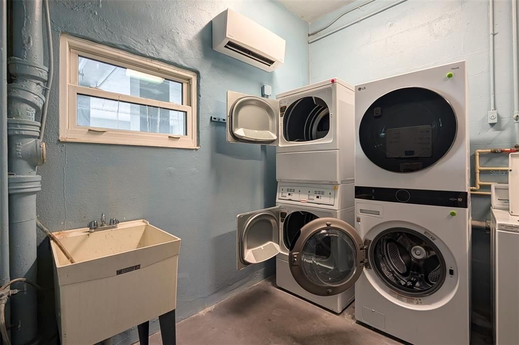 На продажу: $299,000 (2 спален, 1 ванн, 1160 Квадратных фут)