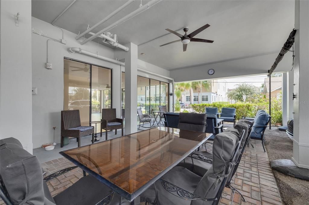 На продажу: $299,000 (2 спален, 1 ванн, 1160 Квадратных фут)