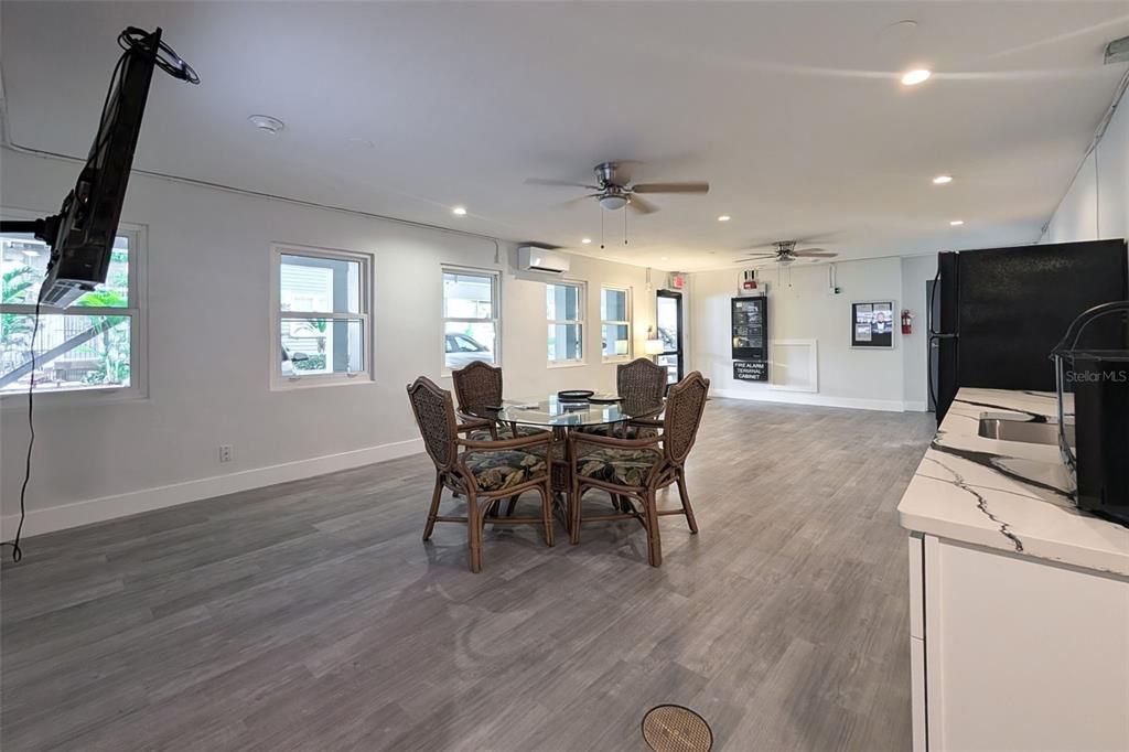 На продажу: $299,000 (2 спален, 1 ванн, 1160 Квадратных фут)