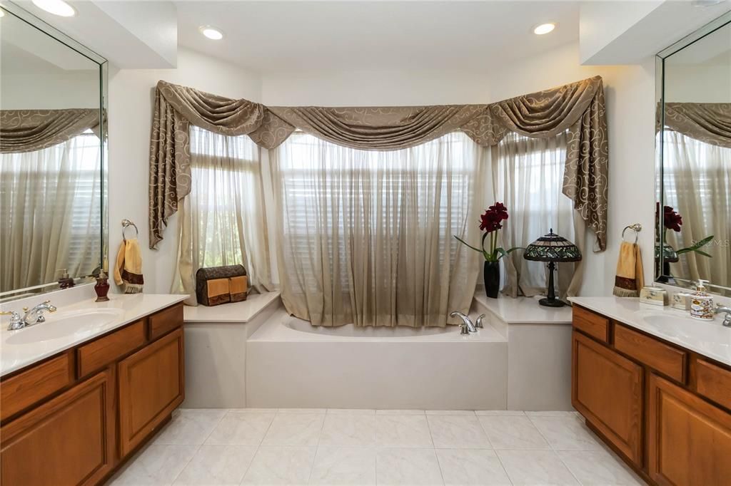 For Sale: $720,000 (4 beds, 3 baths, 3180 Square Feet)