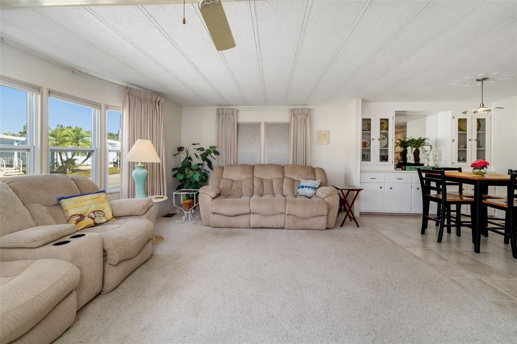 For Sale: $155,000 (2 beds, 2 baths, 1344 Square Feet)