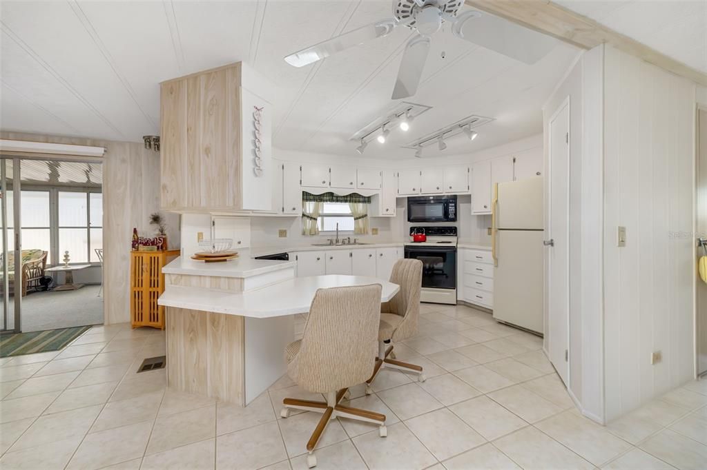 For Sale: $155,000 (2 beds, 2 baths, 1344 Square Feet)