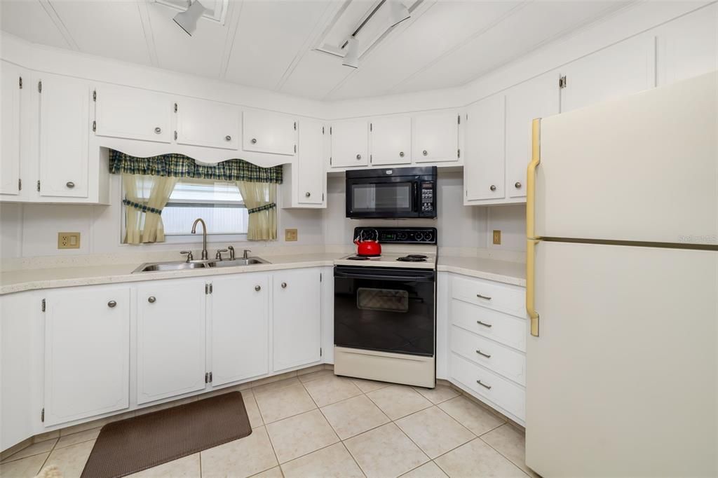 For Sale: $155,000 (2 beds, 2 baths, 1344 Square Feet)