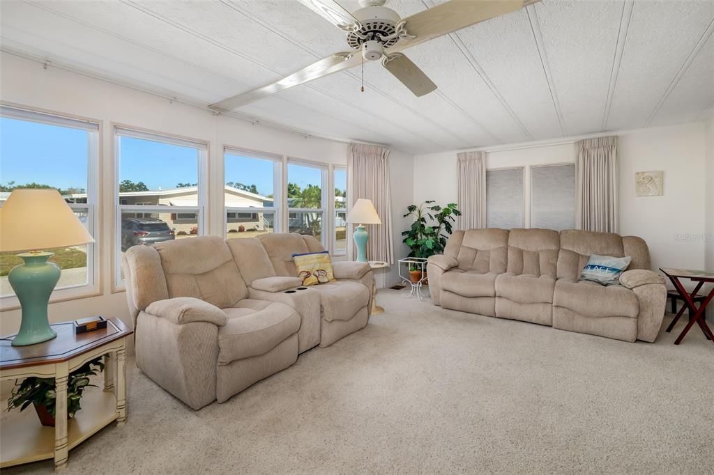 For Sale: $155,000 (2 beds, 2 baths, 1344 Square Feet)