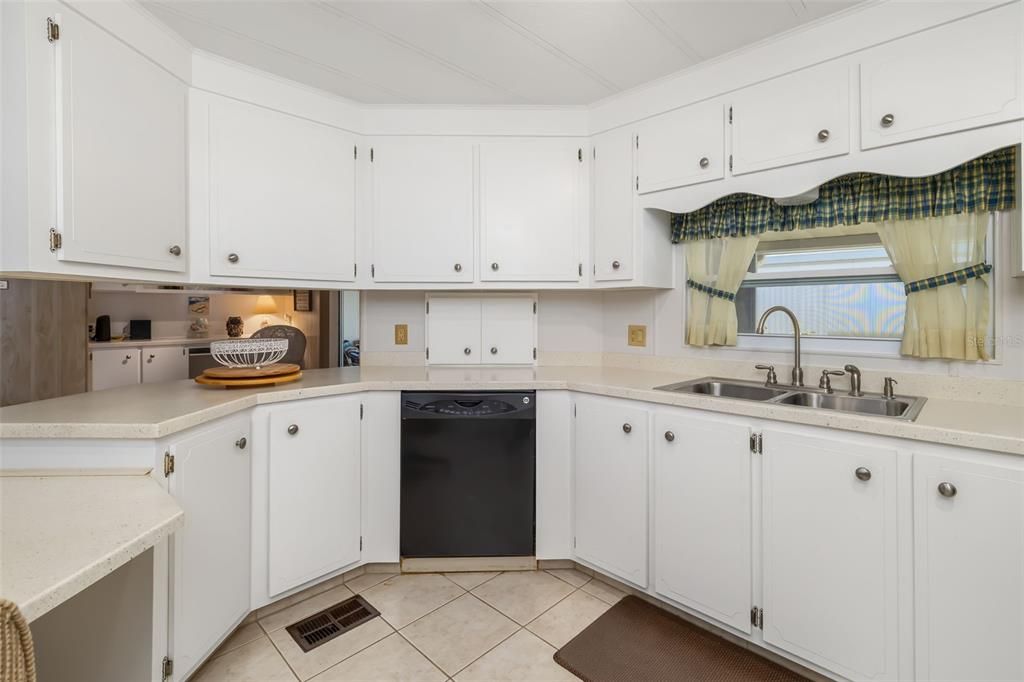 For Sale: $155,000 (2 beds, 2 baths, 1344 Square Feet)