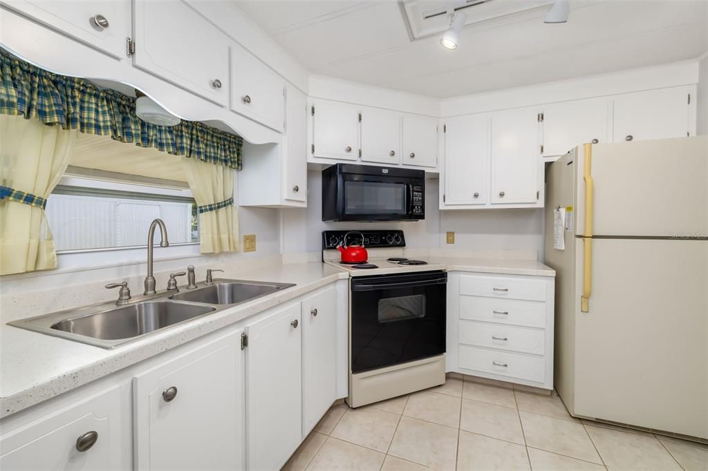 For Sale: $155,000 (2 beds, 2 baths, 1344 Square Feet)
