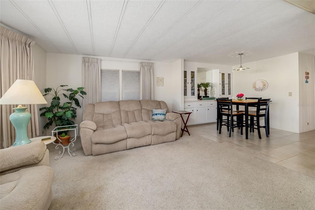 For Sale: $155,000 (2 beds, 2 baths, 1344 Square Feet)