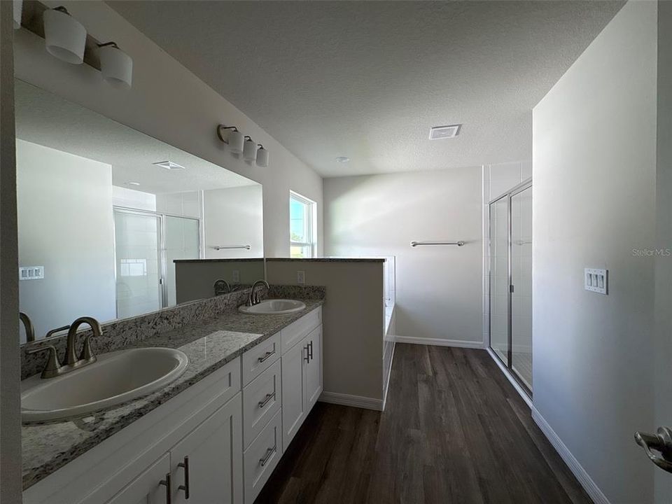 待售: $341,638 (4 贝兹, 2 浴室, 2067 平方英尺)