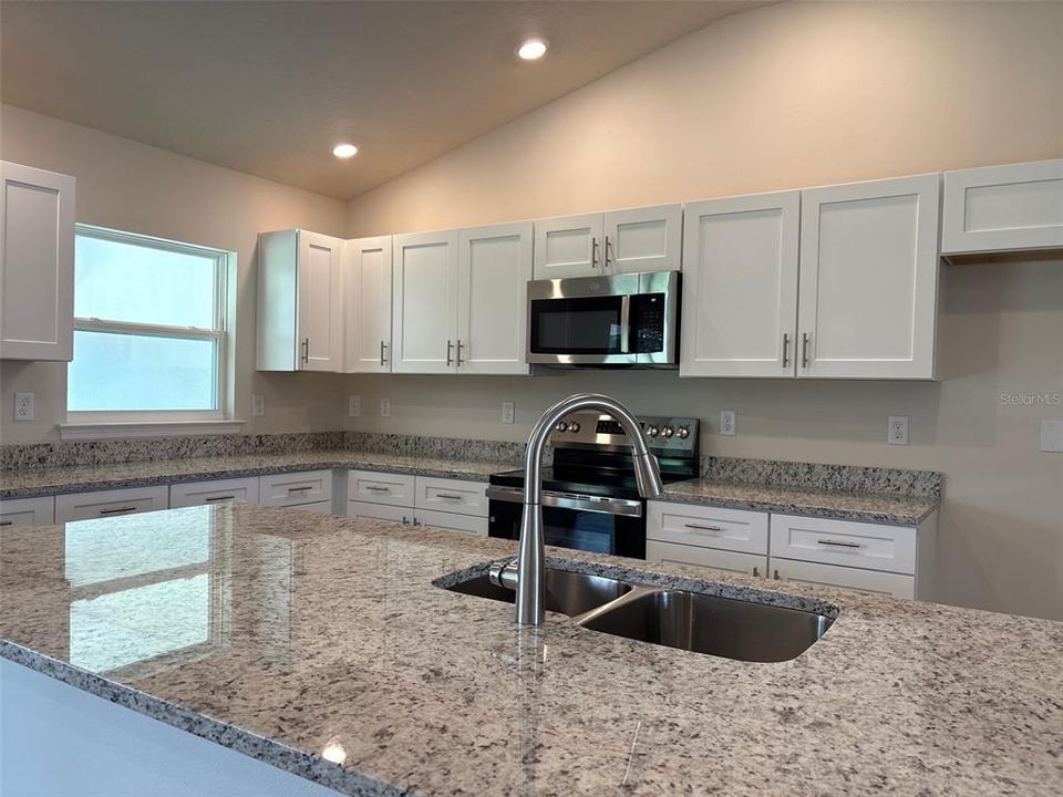 待售: $341,638 (4 贝兹, 2 浴室, 2067 平方英尺)