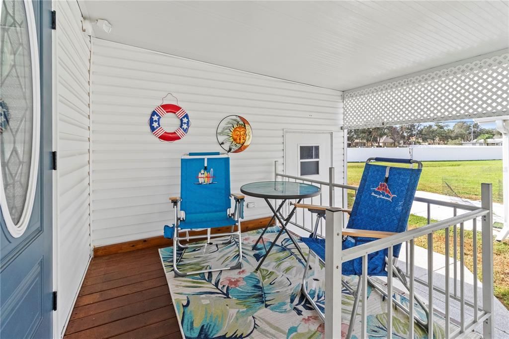 For Sale: $184,900 (2 beds, 2 baths, 1160 Square Feet)