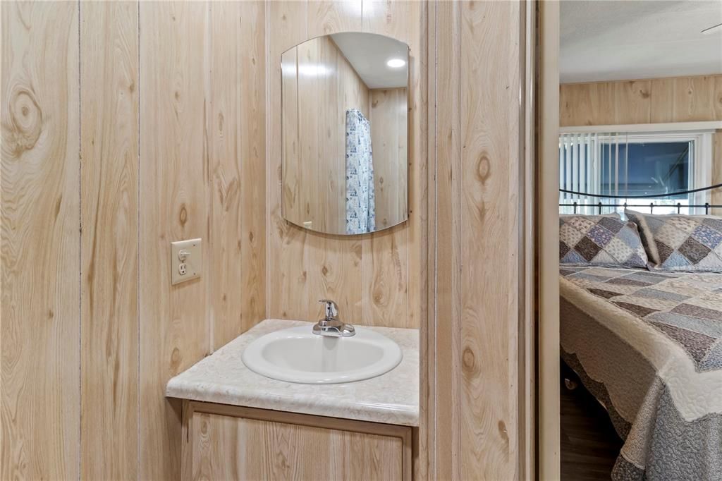 For Sale: $184,900 (2 beds, 2 baths, 1160 Square Feet)