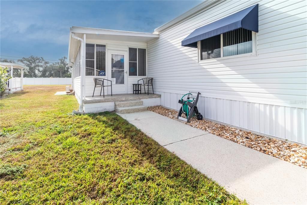 For Sale: $184,900 (2 beds, 2 baths, 1160 Square Feet)