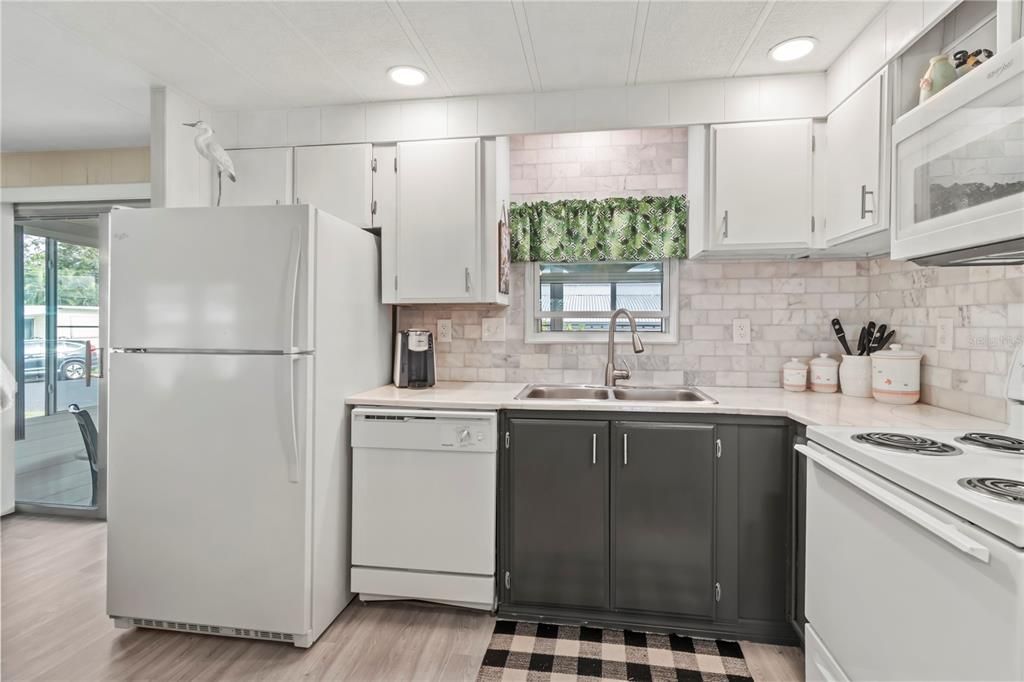 For Sale: $184,900 (2 beds, 2 baths, 1160 Square Feet)