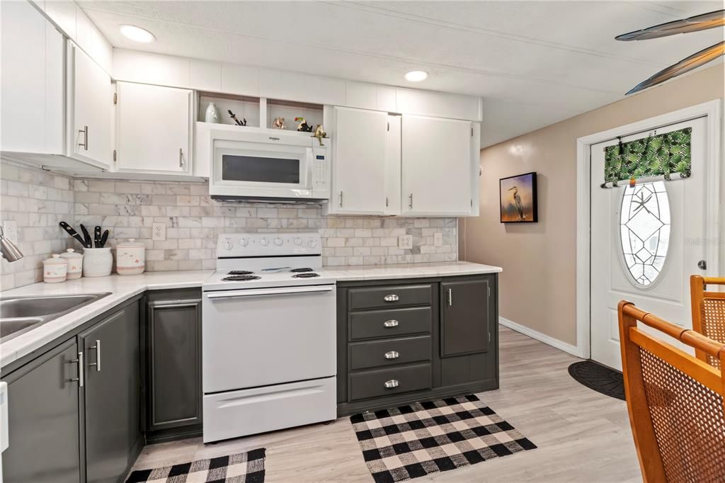 For Sale: $184,900 (2 beds, 2 baths, 1160 Square Feet)