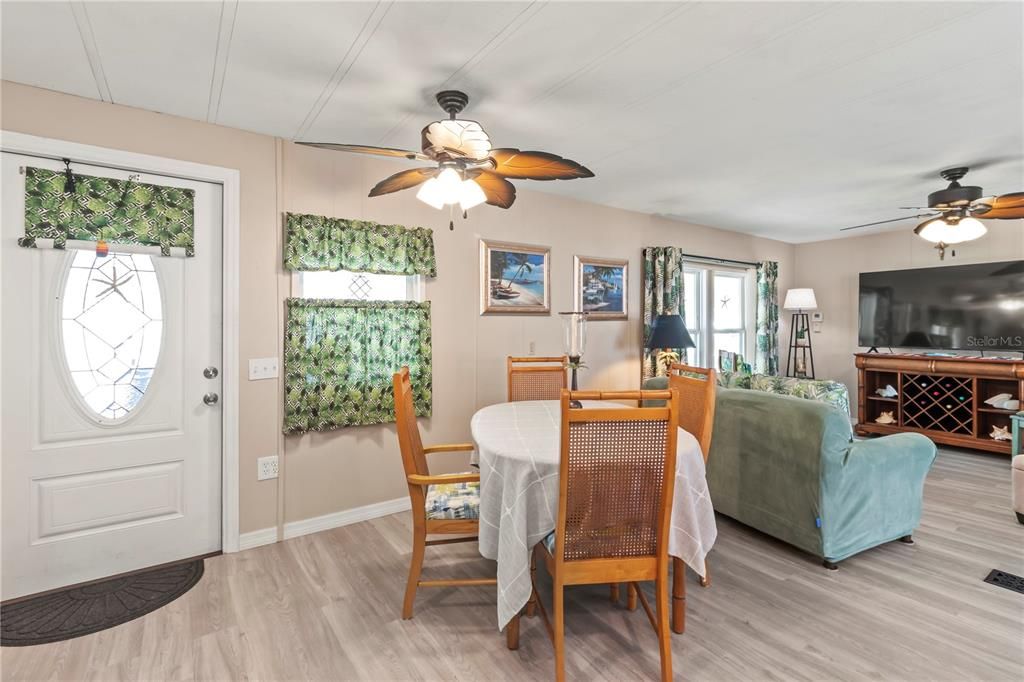 For Sale: $184,900 (2 beds, 2 baths, 1160 Square Feet)