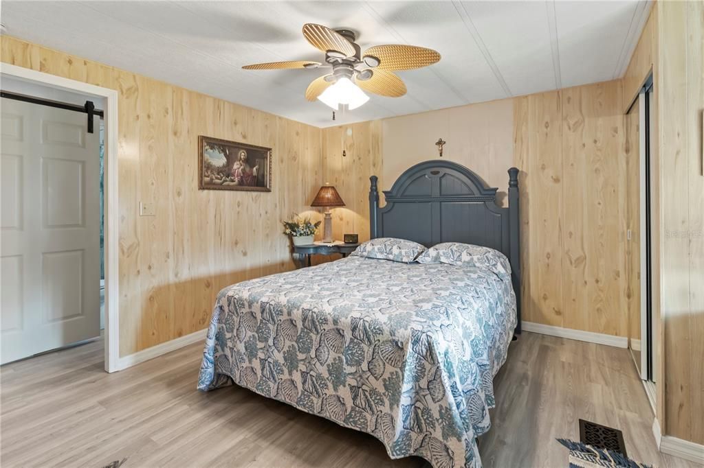 For Sale: $184,900 (2 beds, 2 baths, 1160 Square Feet)