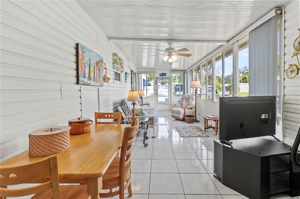 For Sale: $184,900 (2 beds, 2 baths, 1160 Square Feet)