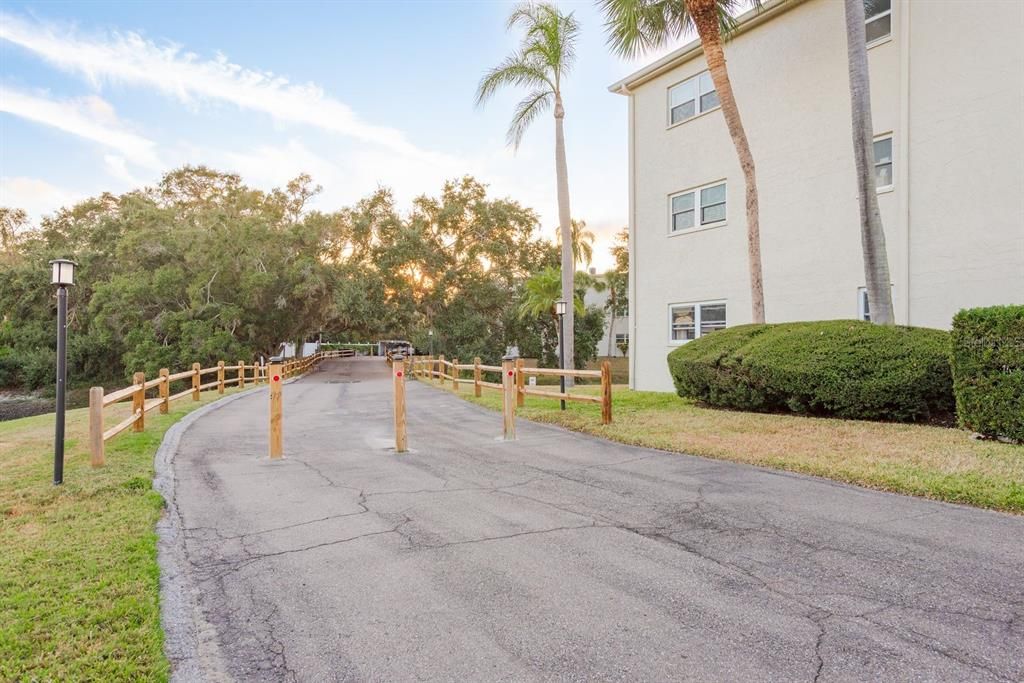 待售: $245,000 (2 贝兹, 2 浴室, 965 平方英尺)