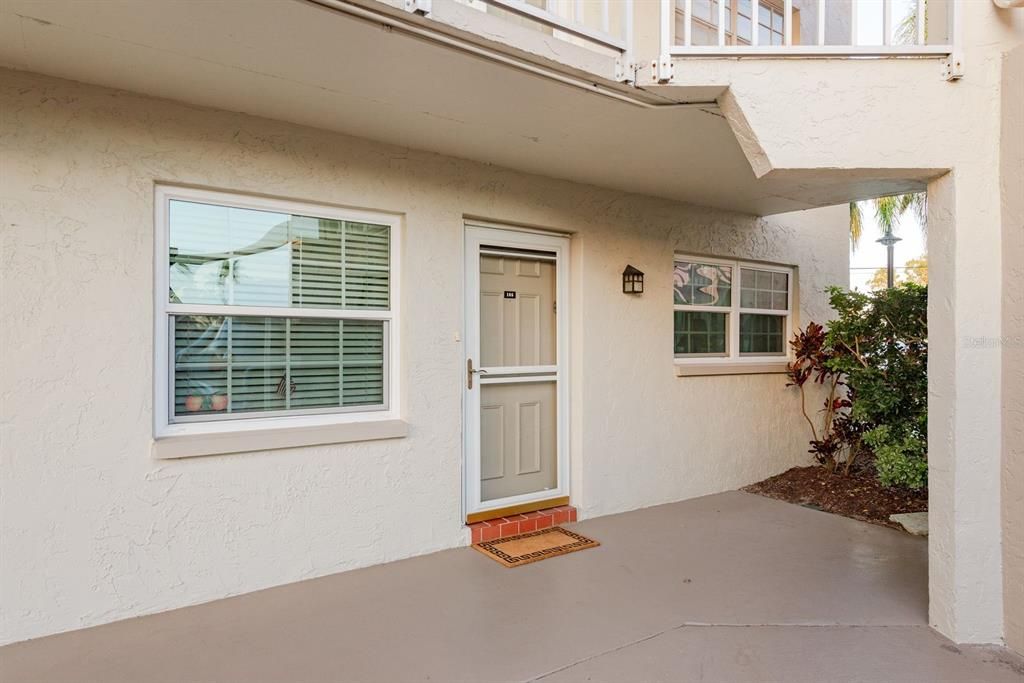 待售: $245,000 (2 贝兹, 2 浴室, 965 平方英尺)