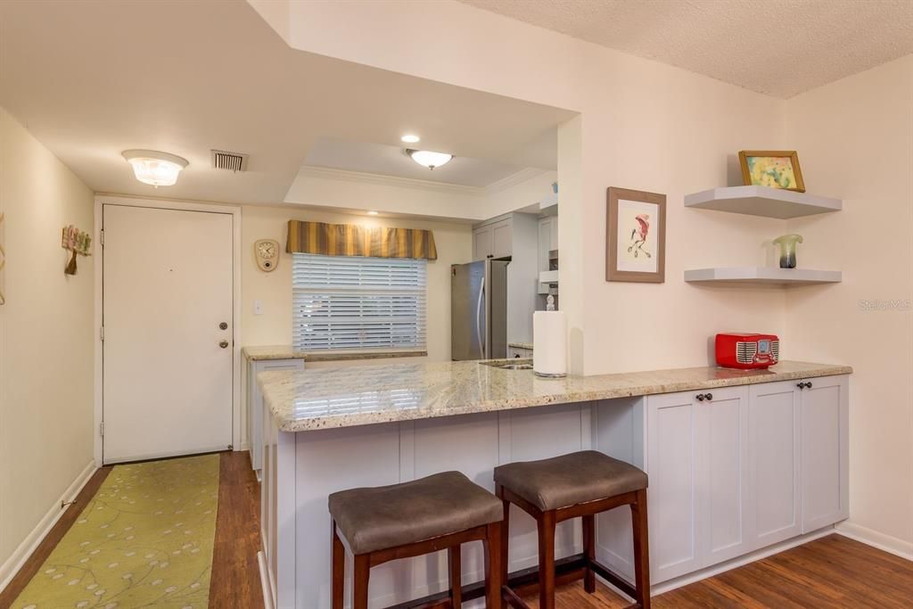 待售: $245,000 (2 贝兹, 2 浴室, 965 平方英尺)