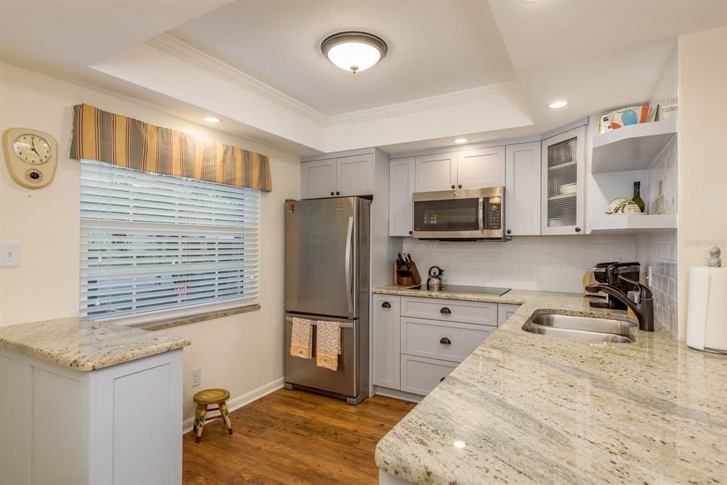 待售: $245,000 (2 贝兹, 2 浴室, 965 平方英尺)