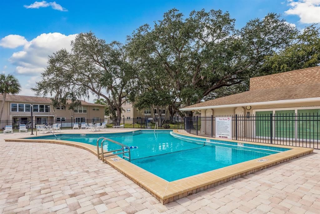 待售: $245,000 (2 贝兹, 2 浴室, 965 平方英尺)