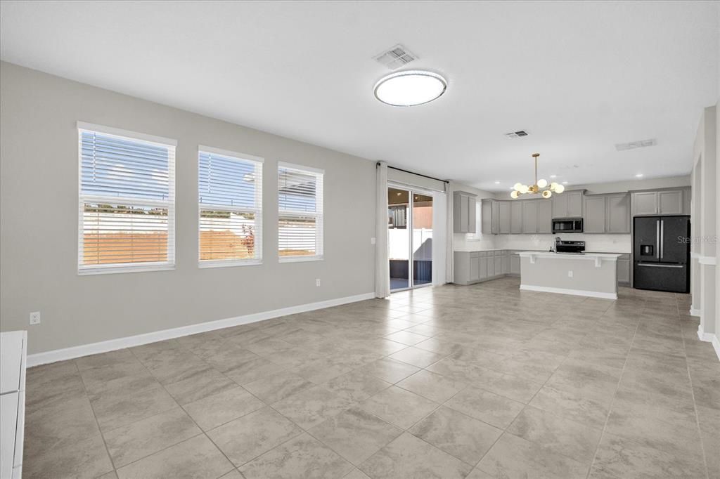 待售: $635,000 (4 贝兹, 2 浴室, 2683 平方英尺)