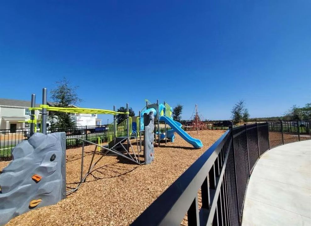 待售: $635,000 (4 贝兹, 2 浴室, 2683 平方英尺)