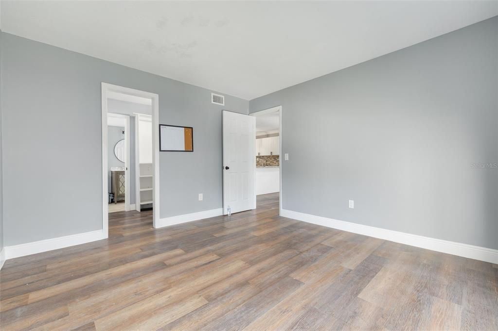 For Rent: $1,750 (2 beds, 1 baths, 900 Square Feet)