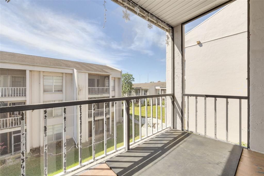 For Rent: $1,750 (2 beds, 1 baths, 900 Square Feet)