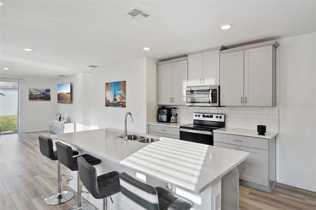 For Sale: $314,999 (4 beds, 2 baths, 1687 Square Feet)